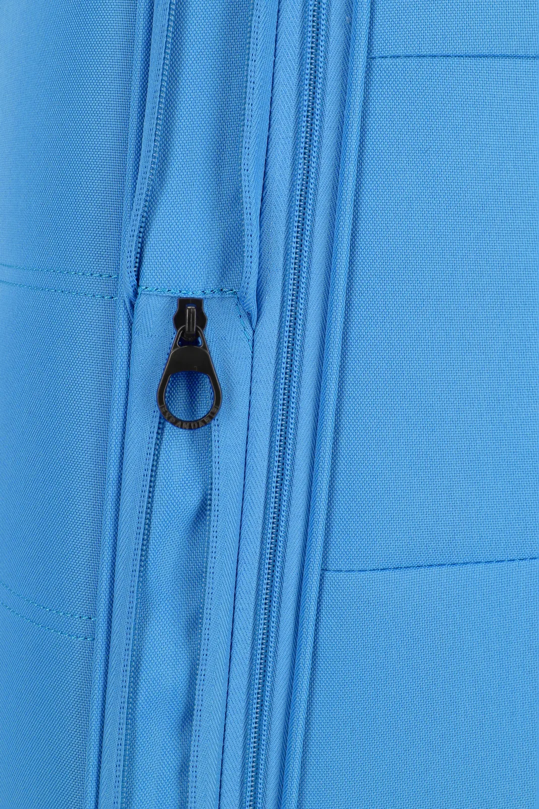 Ein travelite Koffer der Serie Rügen Größe L 78cm Detail Erweiterung blau