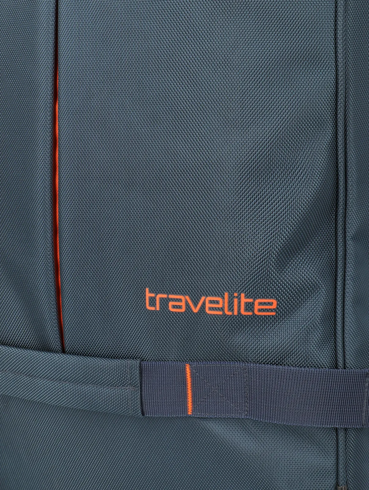 Eine travelite Rollenreisetasche der Serie Tarifa Detail Stoffin blau