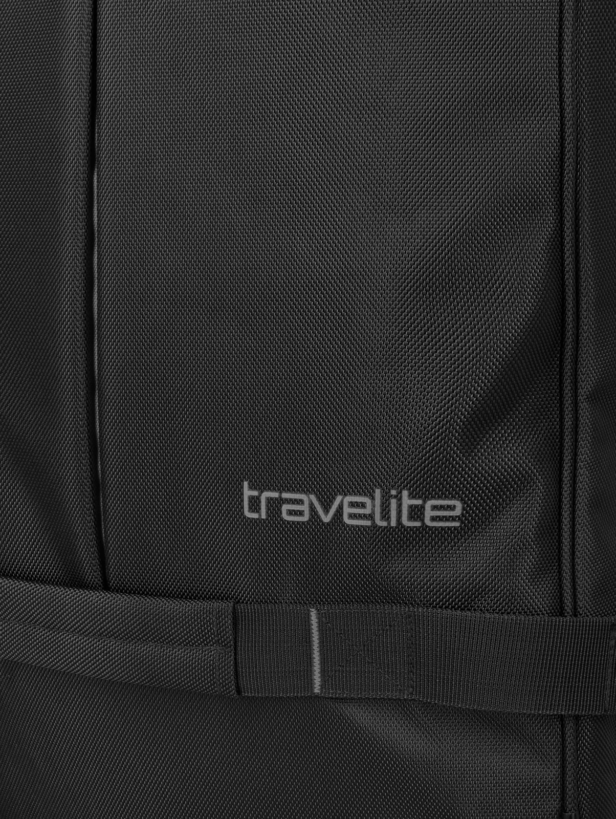 Eine travelite Rollenreisetasche der Serie Tarifa Detail Stoff in schwarz